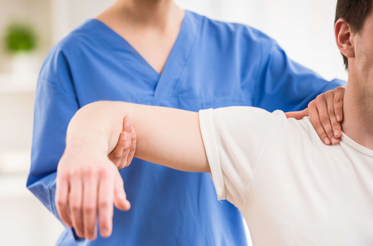 best shoulder therapist in dearborn michigan for complete physical therapy